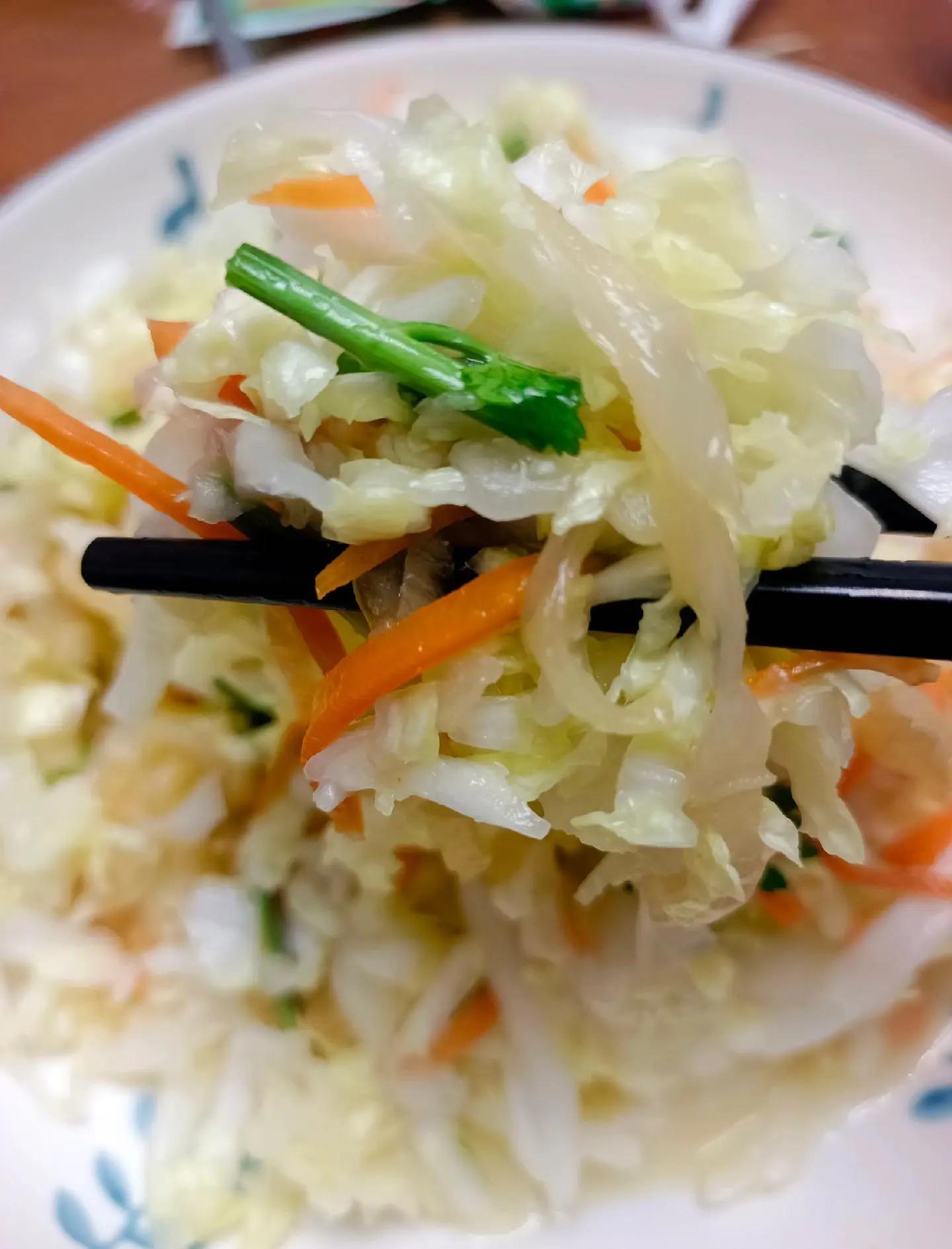 夏日必備！清爽解膩的白菜心拌海蜇皮